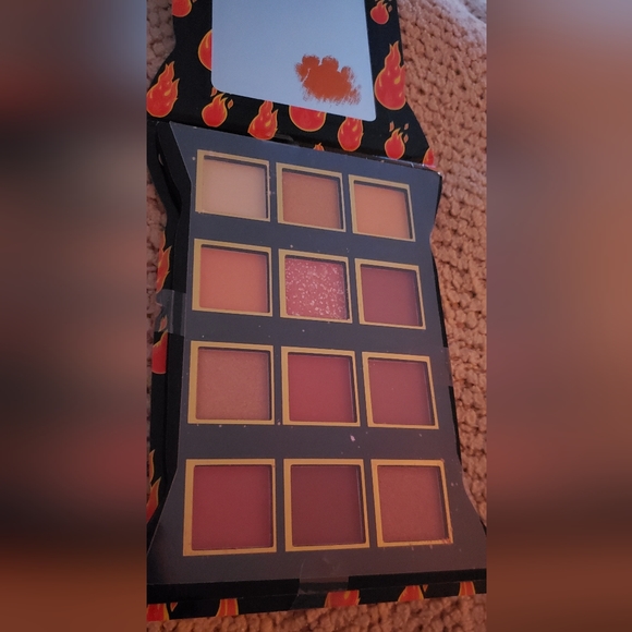 š„Flamin' HOT Cheetos Eyeshadow Palette 12 Shade LIMITED EDITIONš„ - Picture 3 of 15